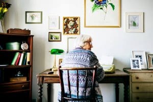 imagenes de soledad en personas mayores